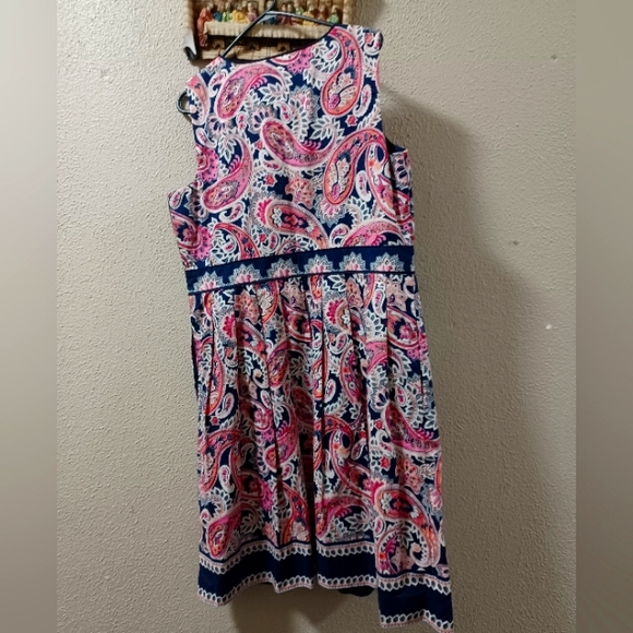 Dress - Picture 2 of 2